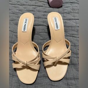 Nude Steve Madden kitten heel size 7